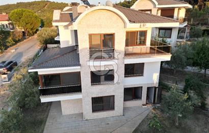 AYVALIK ÇAMLIKTA PRESTİJLİ SİTE TAM MÜSTAKİL SATILIK VİLLA
