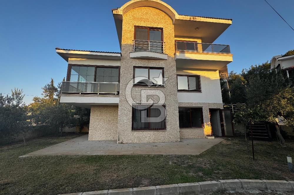 AYVALIK ÇAMLIKTA PRESTİJLİ SİTE TAM MÜSTAKİL SATILIK VİLLA