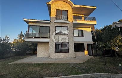 AYVALIK ÇAMLIKTA PRESTİJLİ SİTE TAM MÜSTAKİL SATILIK VİLLA