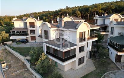 AYVALIK ÇAMLIKTA PRESTİJLİ SİTE TAM MÜSTAKİL SATILIK VİLLA