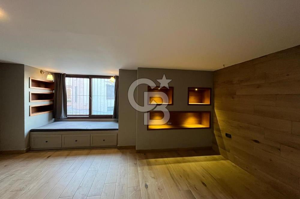 AYVALIK ÇAMLIKTA PRESTİJLİ SİTE TAM MÜSTAKİL SATILIK VİLLA