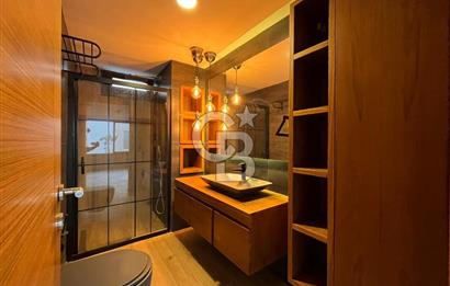 AYVALIK ÇAMLIKTA PRESTİJLİ SİTE TAM MÜSTAKİL SATILIK VİLLA