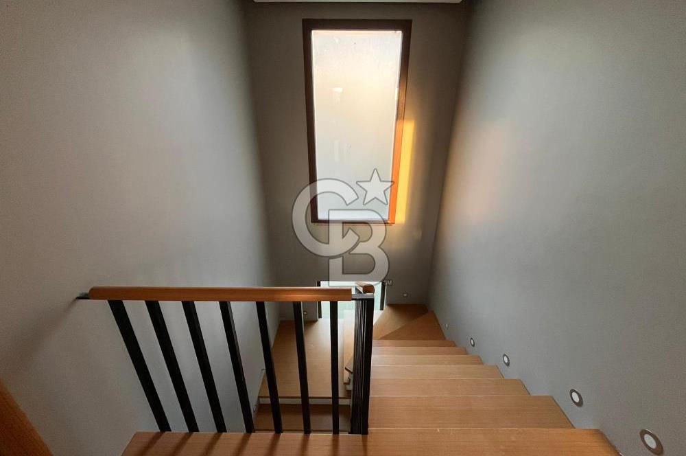 AYVALIK ÇAMLIKTA PRESTİJLİ SİTE TAM MÜSTAKİL SATILIK VİLLA