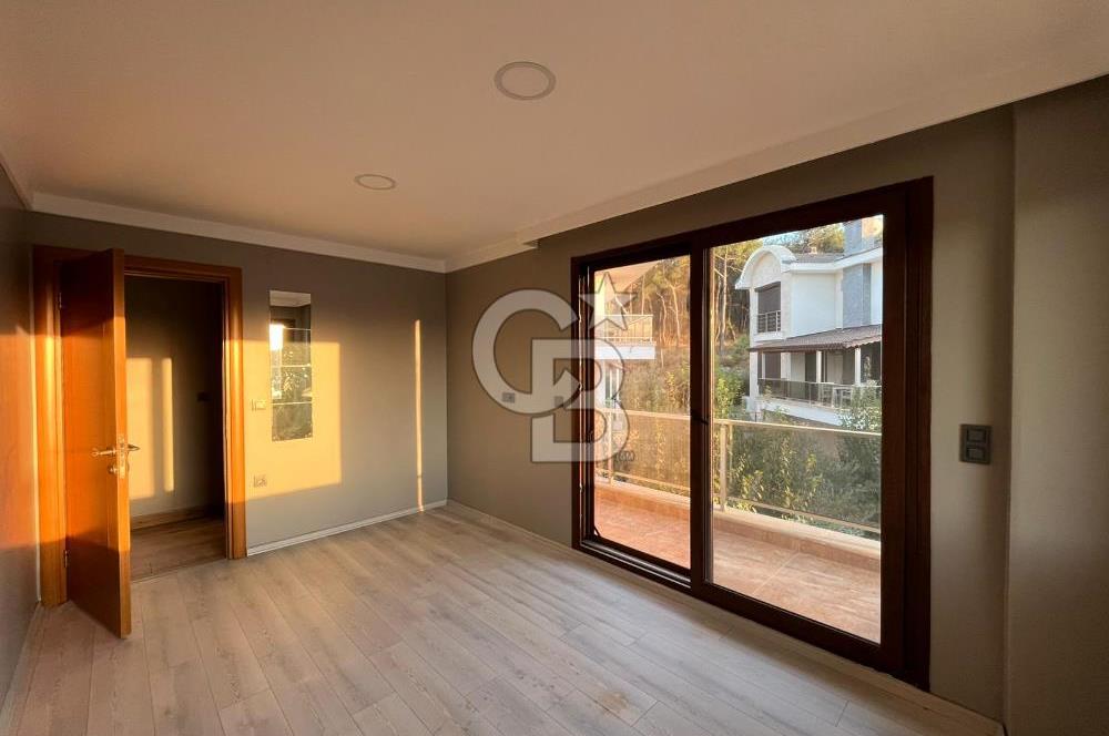 AYVALIK ÇAMLIKTA PRESTİJLİ SİTE TAM MÜSTAKİL SATILIK VİLLA