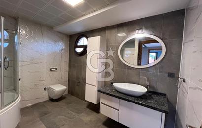 AYVALIK ÇAMLIKTA PRESTİJLİ SİTE TAM MÜSTAKİL SATILIK VİLLA