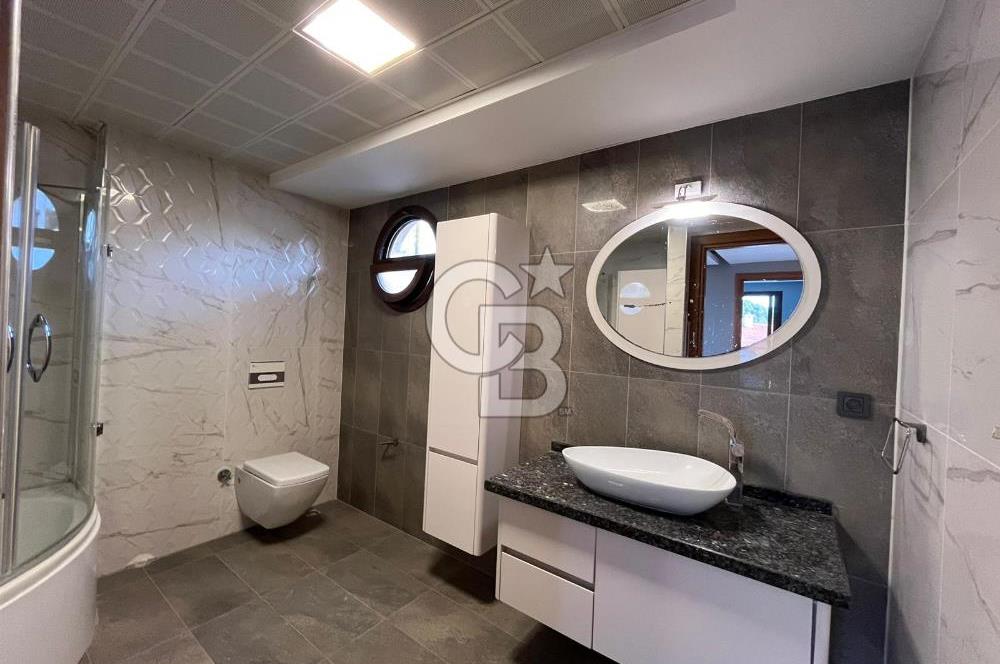 AYVALIK ÇAMLIKTA PRESTİJLİ SİTE TAM MÜSTAKİL SATILIK VİLLA
