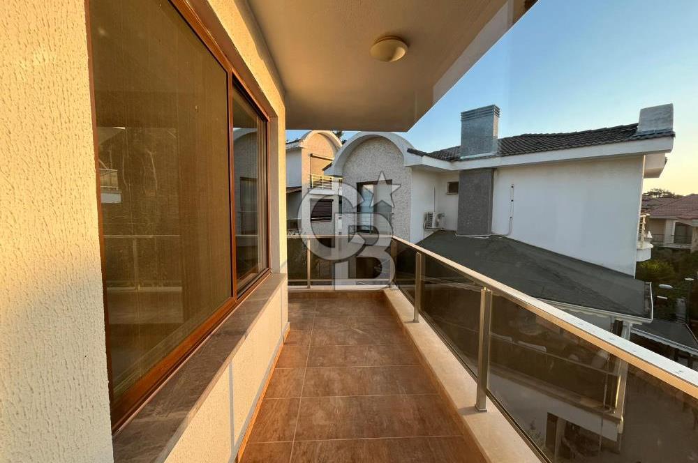 AYVALIK ÇAMLIKTA PRESTİJLİ SİTE TAM MÜSTAKİL SATILIK VİLLA