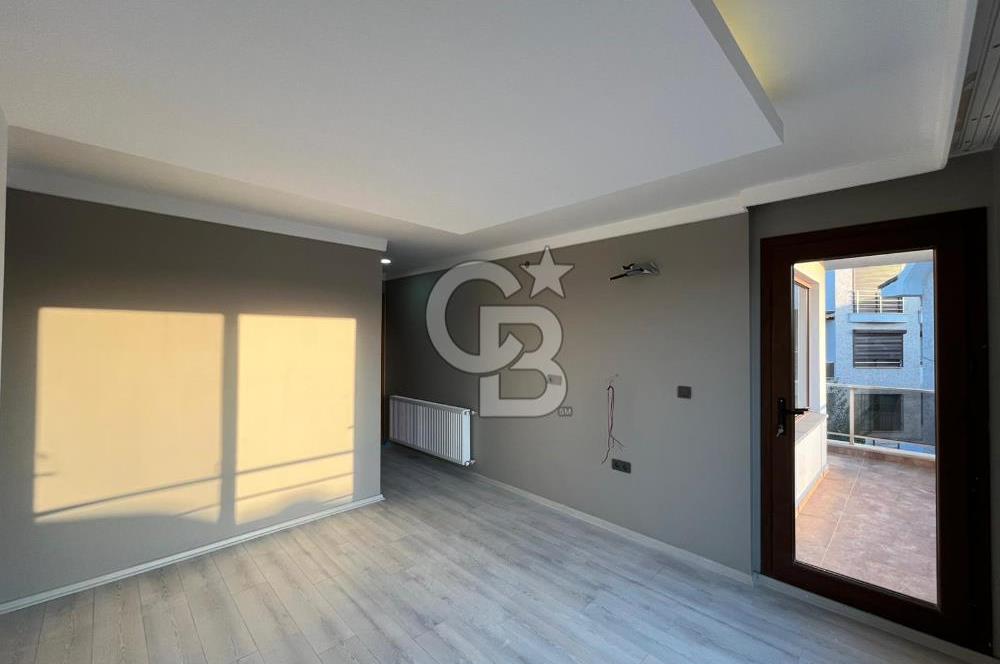 AYVALIK ÇAMLIKTA PRESTİJLİ SİTE TAM MÜSTAKİL SATILIK VİLLA