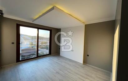 AYVALIK ÇAMLIKTA PRESTİJLİ SİTE TAM MÜSTAKİL SATILIK VİLLA