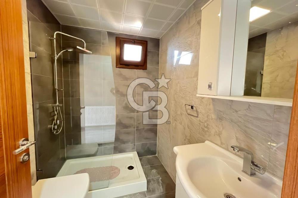 AYVALIK ÇAMLIKTA PRESTİJLİ SİTE TAM MÜSTAKİL SATILIK VİLLA