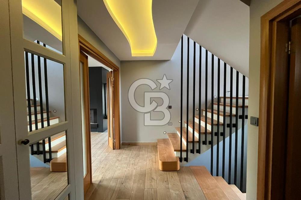 AYVALIK ÇAMLIKTA PRESTİJLİ SİTE TAM MÜSTAKİL SATILIK VİLLA