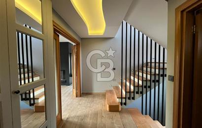 AYVALIK ÇAMLIKTA PRESTİJLİ SİTE TAM MÜSTAKİL SATILIK VİLLA