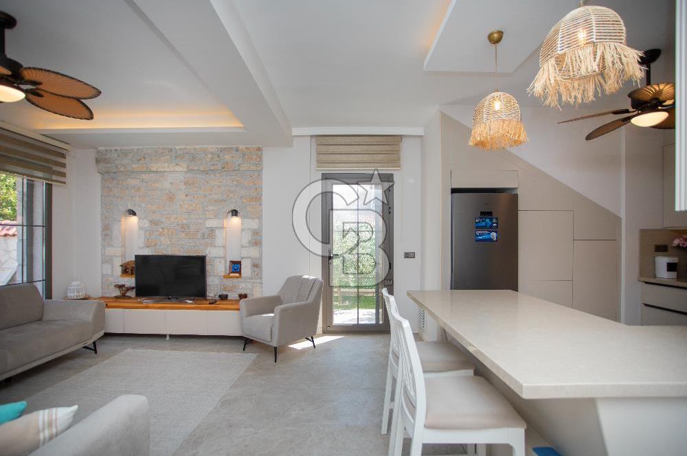 Foça Kazım Dirik Mah. Satılık Müstakil Havuzlu 5+1 Villa