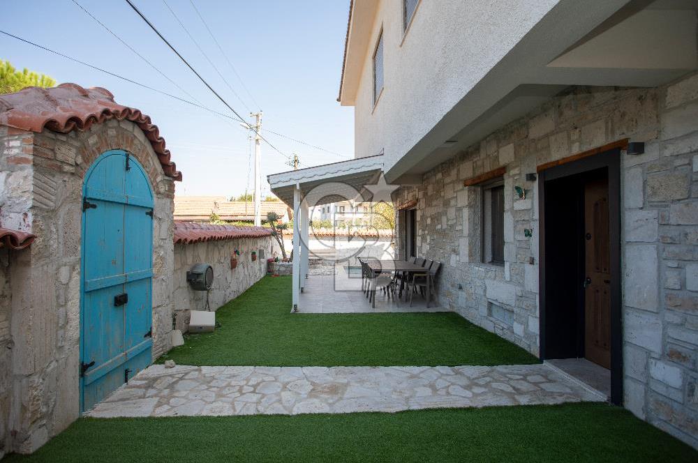 Foça Kazım Dirik Mah. Satılık Müstakil Havuzlu 5+1 Villa