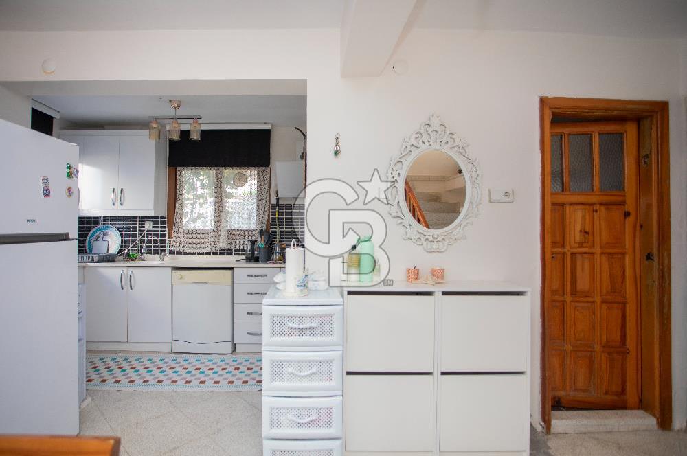 Yenifoça Donatkentte Satılık 3+1 Eşyalı Müstakil Villa