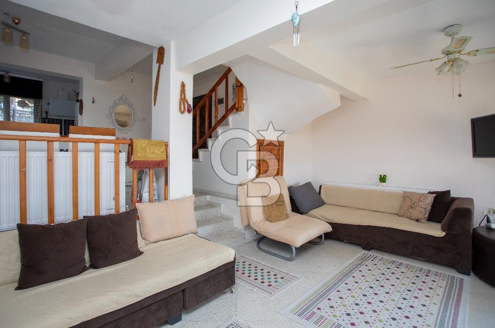Yenifoça Donatkentte Satılık 3+1 Eşyalı Müstakil Villa
