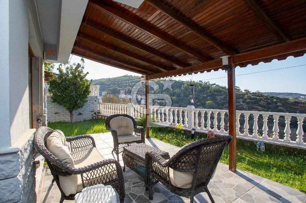 Yenifoça Donatkentte Satılık 3+1 Eşyalı Müstakil Villa