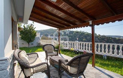 Yenifoça Donatkentte Satılık 3+1 Eşyalı Müstakil Villa