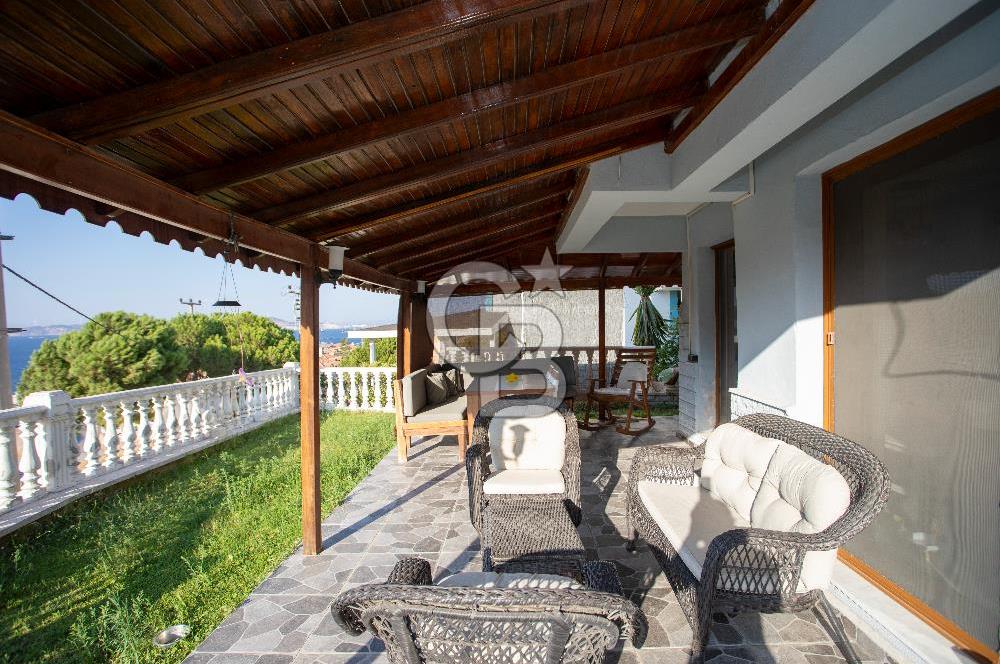 Yenifoça Donatkentte Satılık 3+1 Eşyalı Müstakil Villa