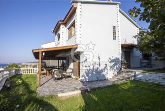 Yenifoça Donatkentte Satılık 3+1 Eşyalı Müstakil Villa