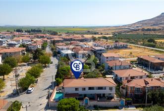 Foça Kazım Dirik Mah. Satılık Müstakil Havuzlu 5+1 Villa