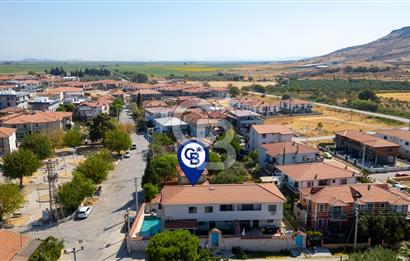 Foça Kazım Dirik Mah. Satılık Müstakil Havuzlu 5+1 Villa
