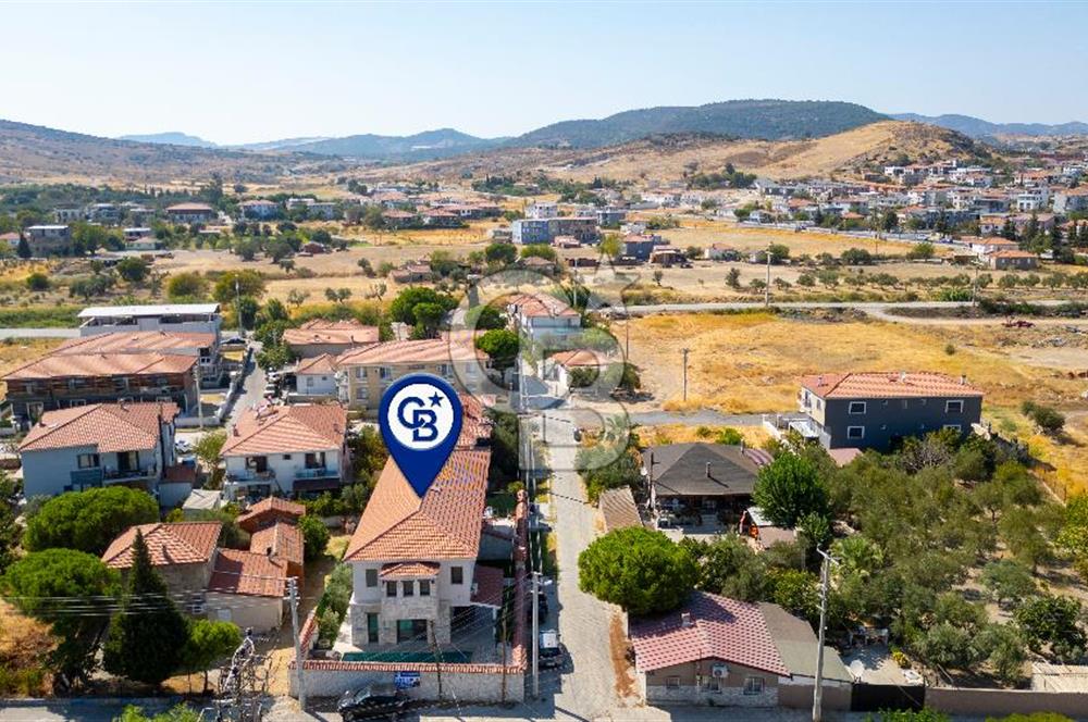 Foça Kazım Dirik Mah. Satılık Müstakil Havuzlu 5+1 Villa