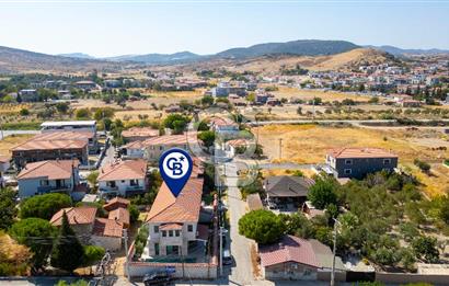 Foça Kazım Dirik Mah. Satılık Müstakil Havuzlu 5+1 Villa
