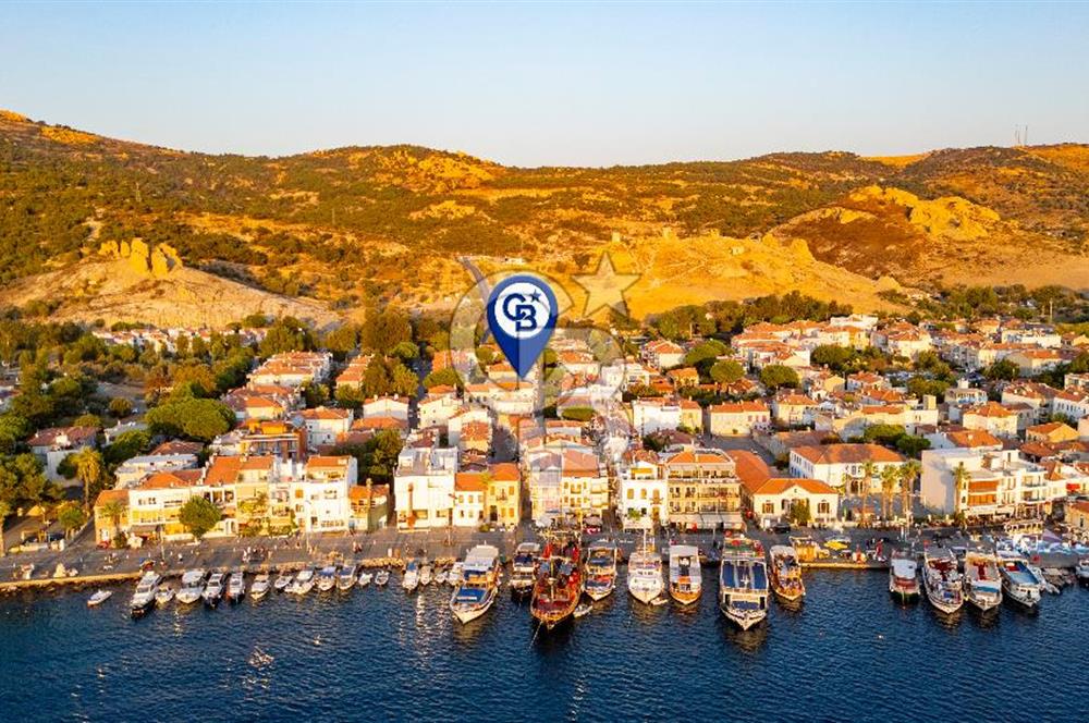 Eski Foça'da Satılık Tescilli Tarihi Müstakil Taş Ev