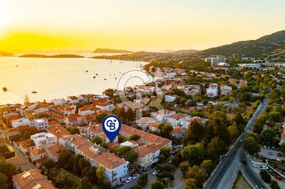 Eski Foça'da Satılık Tescilli Tarihi Müstakil Taş Ev
