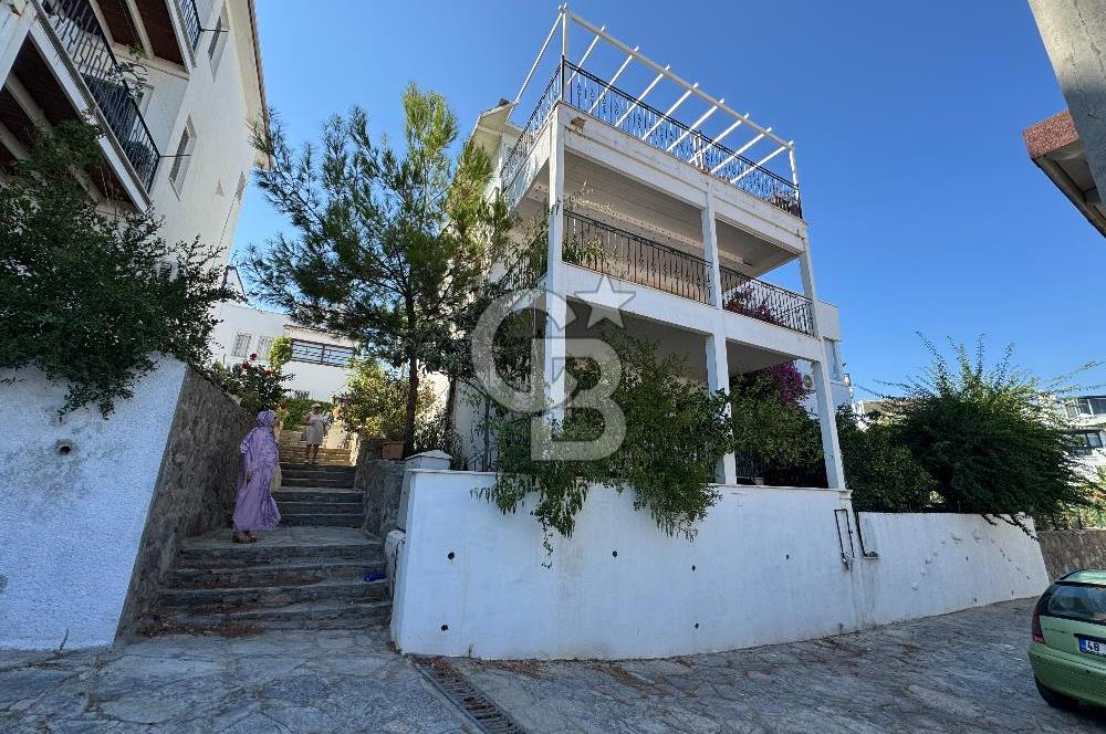BODRUM BİTEZ'DE KİRALIK HAVUZLU, DENİZ MANZARALI TRİPLEKS VİLLA