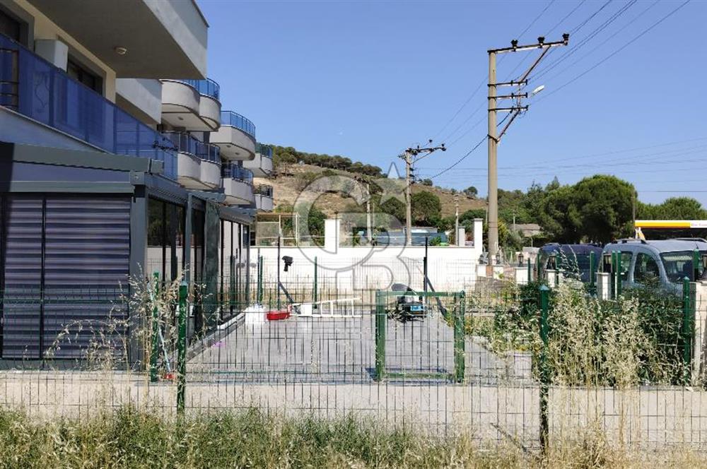 Dikili, Çandarlı da Geniş Bahçeli 1+1 Satılık Daire Denize 2 dk