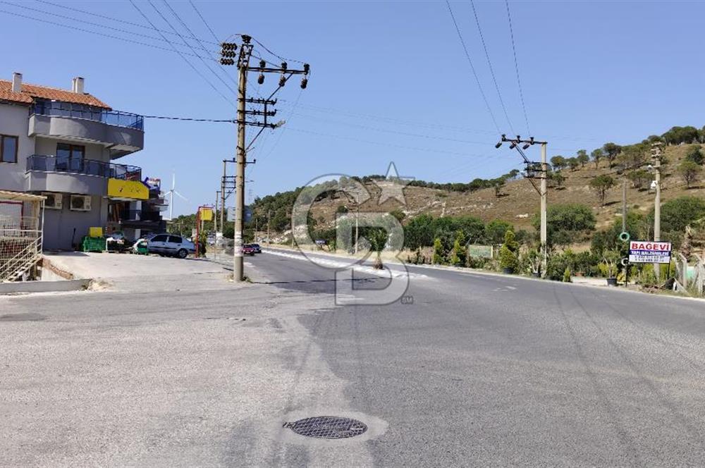 Dikili, Çandarlı da Geniş Bahçeli 1+1 Satılık Daire Denize 2 dk