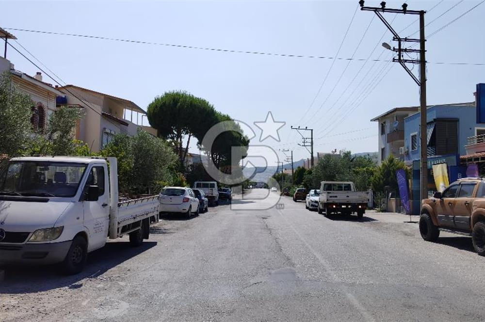 Dikili, Çandarlı da Geniş Bahçeli 1+1 Satılık Daire Denize 2 dk