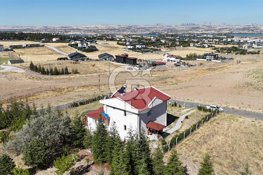 Gölbaşı, Bahçelievlerde Göl Manzaralı Müstakil Villa