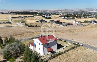 Gölbaşı, Bahçelievlerde Göl Manzaralı Müstakil Villa