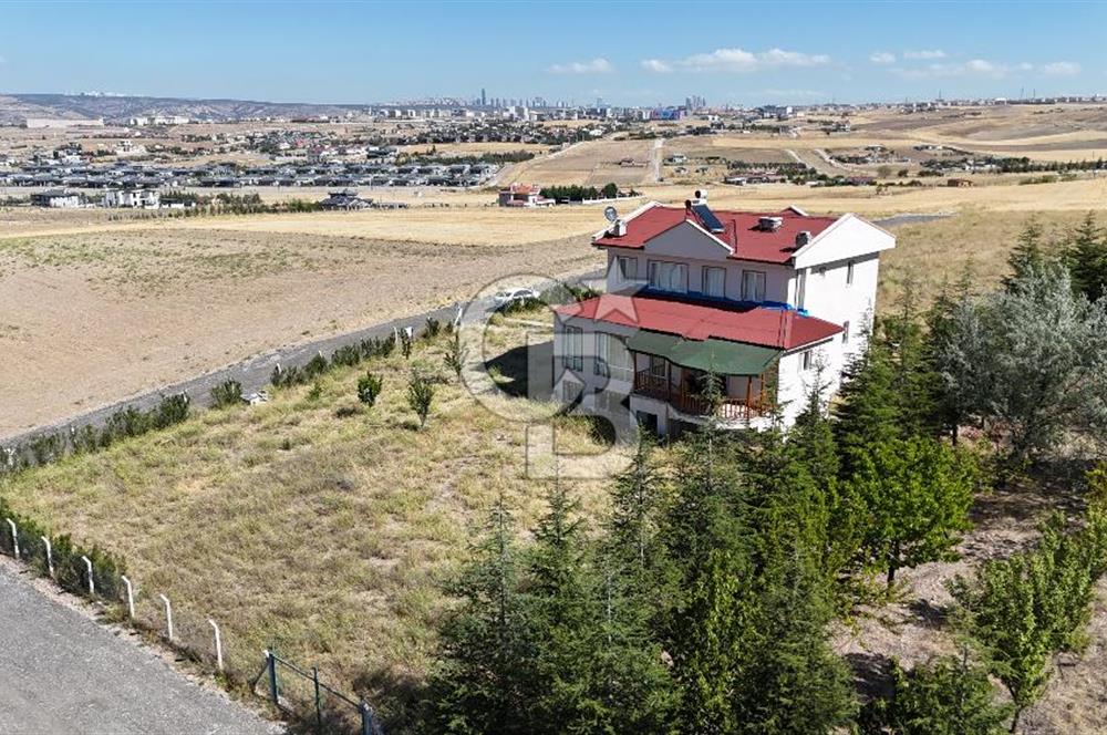 Gölbaşı, Bahçelievlerde Göl Manzaralı Müstakil Villa