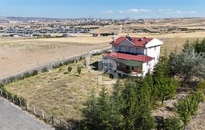 Gölbaşı, Bahçelievlerde Göl Manzaralı Müstakil Villa