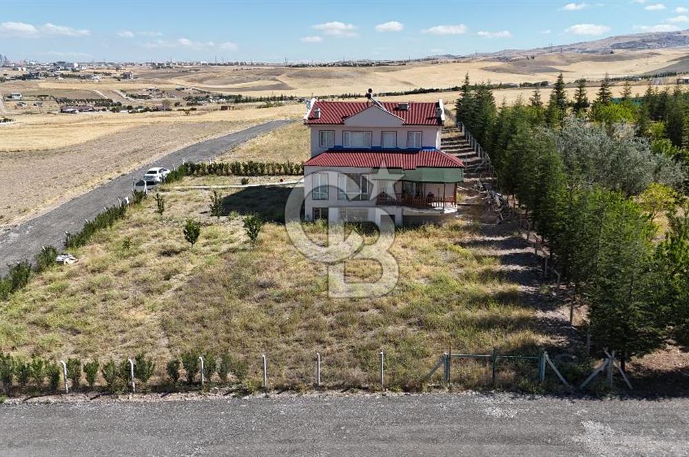 Gölbaşı, Bahçelievlerde Göl Manzaralı Müstakil Villa
