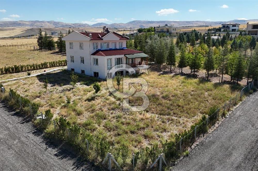 Gölbaşı, Bahçelievlerde Göl Manzaralı Müstakil Villa