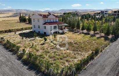 Gölbaşı, Bahçelievlerde Göl Manzaralı Müstakil Villa
