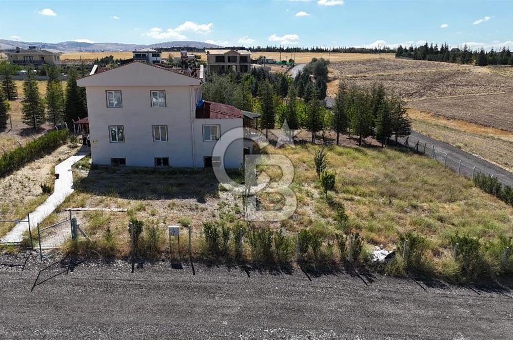 Gölbaşı, Bahçelievlerde Göl Manzaralı Müstakil Villa