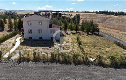 Gölbaşı, Bahçelievlerde Göl Manzaralı Müstakil Villa