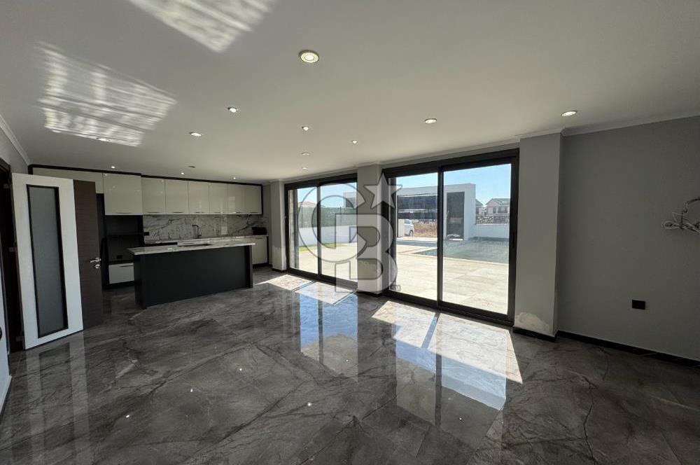 Didim Efelerde TAM MÜSTAKİL Deniz Manzaralı Havuzlu Otoparklı 5+1 Villa