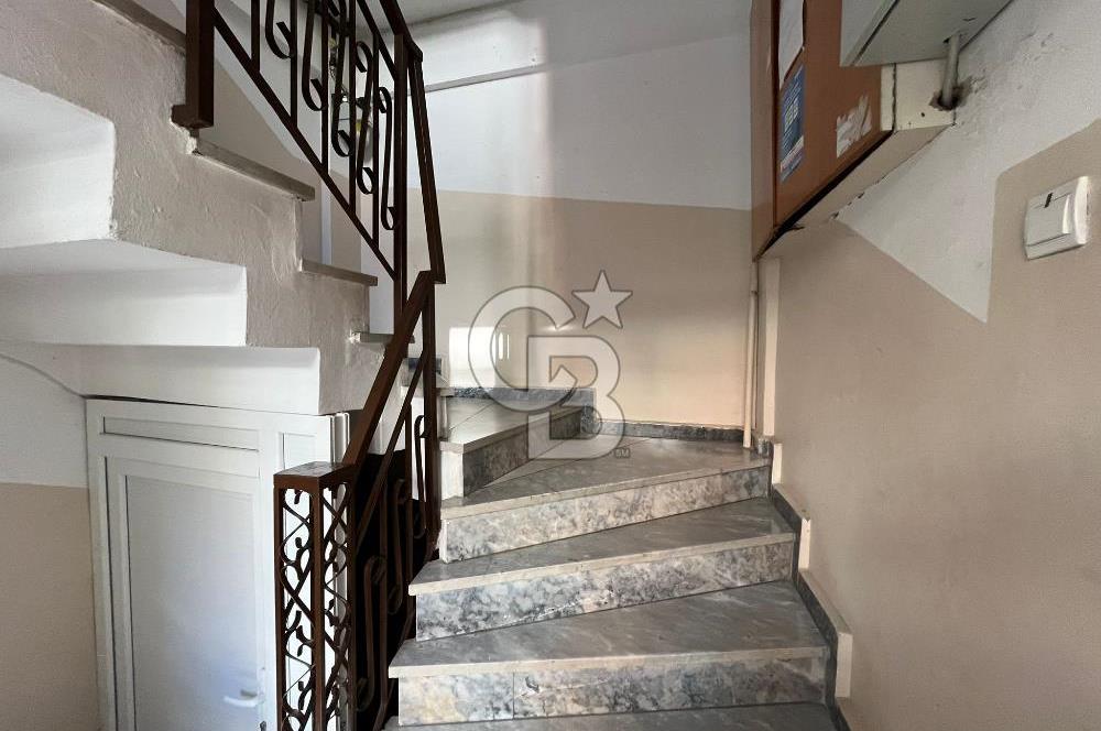 Maltepe Altayçeşme Nihal Sokakta 4 katlı binada kombili kiralık daire 