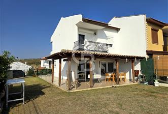 ÇEŞME OVACIK SERTUR SİTESİNDE BAKIMLI SATILIK 3+1 VİLLA