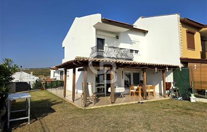 ÇEŞME OVACIK SERTUR SİTESİNDE BAKIMLI SATILIK 3+1 VİLLA
