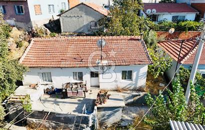 Bayraklı Emek Mahallesinde 241 M2 Arsa İçi Satılık Müstakil Ev