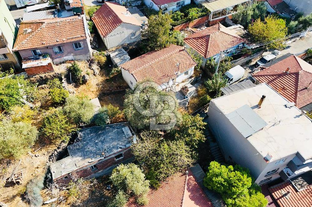 Bayraklı Emek Mahallesinde 241 M2 Arsa İçi Satılık Müstakil Ev