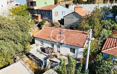 Bayraklı Emek Mahallesinde 241 M2 Arsa İçi Satılık Müstakil Ev